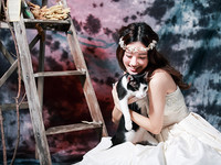 《大學生》金妮用一根小魚乾　騙到愛貓拍超夢幻婚紗