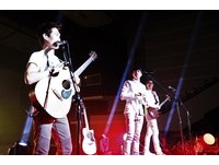 直擊／宇宙人嗨唱疑遭襲臀！小玉喊「別摸學長屁股」救援