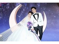 棒棒堂阿緯「熬夜800日」追妻：第一次看到就喜歡她！