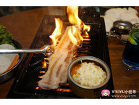 東區工業風日韓料理燒烤店　一整條豬五花端上桌！