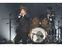 直擊／五月天西裝帥炸！等4年回歸爆汗吼：回到家了