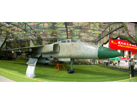 殲轟-7A換裝殲-10A雷達 帶彈量勝俄國蘇-24