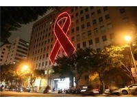 曾有文／全球愛滋病患感謝台灣健保！