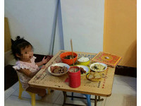 拜地基主用「矮矮桌」　小女兒以為是她的「燭光午餐」