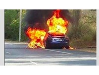 Tesla電動車再傳自燃事故　Model S燒個精光