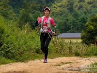 徐潔兒再戰越野賽！　3天內翻7座山、雨中跑101公里
