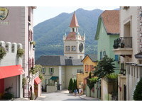 古典鐘樓與童話小鎮　韓國情侶最愛到小瑞士村自拍放閃