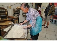 馬祖的超級阿嬤！北竿84歲阿婆12道工法日做30斤魚麵
