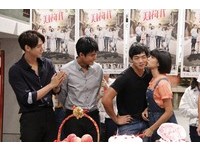 小光終於親了心遠！　情敵黃仁德、安俊朋在旁乾瞪眼