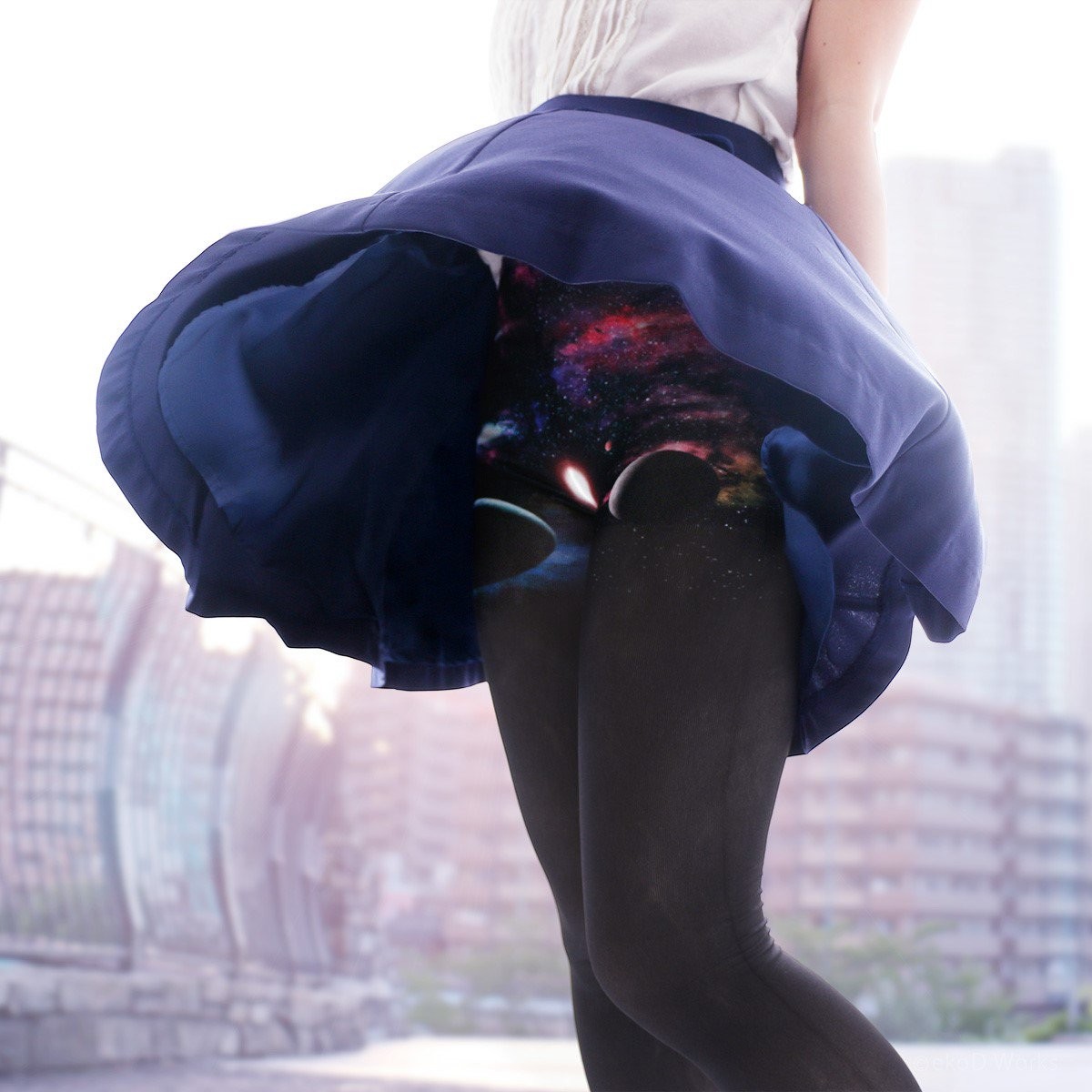 风吹女生裙 看到全宇宙 日本猎奇新品超浪漫 | 