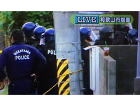 警嫌緊張對峙17小時　日本網友竟都在看牆上的冰咖啡？