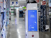 美國零售商推「機器人員工」幫忙找貨且懂多國語言！