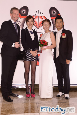天心带前男友踩杜德伟婚宴「不老玉女」苏慧伦也现身