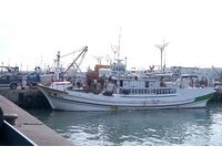 快訊／東港漁船太平洋遭商船追撞　船艙進水恐沉10人待援