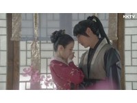 雷／《步步》IU被姜河那求婚　李準基口中含血送走她