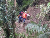 山上摔車遇颱風「困6天」躲樹下　修路工人奇蹟救了他！