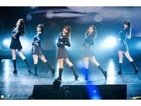 直擊／粉絲影片、排字應援示愛　GFRIEND爆哭60秒