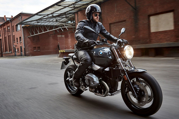 热血复古风 bmw r ninet racer化身「老式赛车」