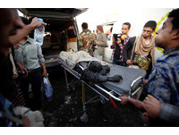 出席葬禮卻燒成黑炭！　沙烏地聯軍空襲釀140死525傷