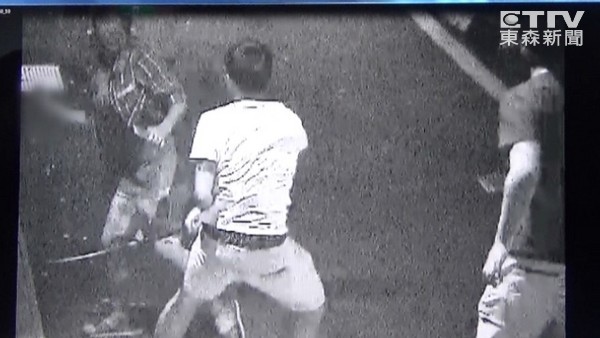 水电工老板到家发薪:带你男友找粉味 女吃醋拿