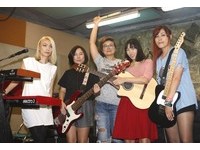 王若琳揪陳惠婷《金音獎》開唱　喊：女生玩團不怕脫妝