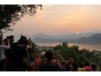 登上龍坡邦最高點「普西山」　360度賞東南亞最美夕陽