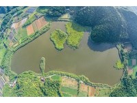 真的動了！全球唯二500年奇景　宜蘭雙連埤「浮島」飄移200公尺