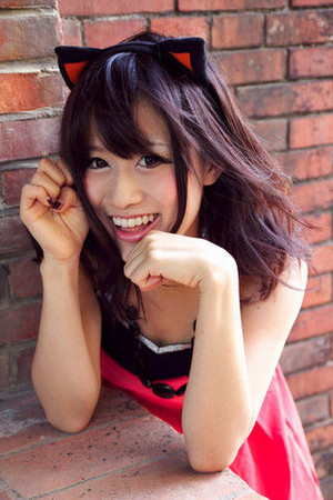 日美女校花撞脸前akb前田敦子 萌露香肩喊「喵喵」