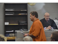 狗鍊栓女鎖貨櫃 美國房仲商原來是殺人魔...13年殘殺7人