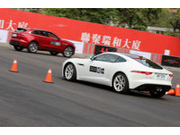 新車試駕怎麼「玩」?這家車商讓你甩尾又燒胎!