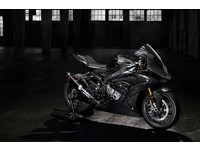 全碳纖維重機!BMW HP4 Race不讓對手獨秀