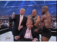 川普曾上WWE被賞斷頭台　選手：我怎麼知道他會選總統