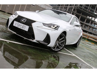 內優外放 LEXUS IS200t F SPORT體驗《視覺篇》