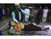 參加祭典成肉靶..IS少年巴基斯坦神廟內自爆　慘釀52死