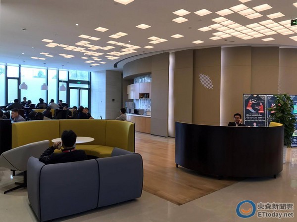 测试手机的极限!上海直击华为终端测试中心 | E