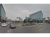 快訊/嘉基醫院前迴轉 2車相撞車頭全爛6人送醫