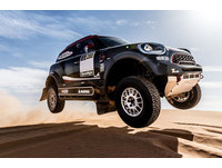 這部MINI超兇狠!還能征服險惡沙漠