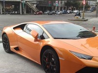 藍寶堅尼違停車主逛百貨…警察站崗 網:有錢就是任性