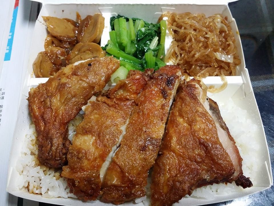 台南这个鸡腿便当只要50元,让台北网友直呼好羡慕.