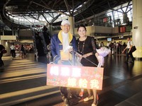 愛你11年　高鐵台南站浪漫上演「鋼婚」求婚記