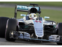 F1車隊跨界挖角?賓士邀重機與拉力好手「試車」