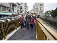 竹市冷水坑溪改善淹水增設步道　90歲女鄰長新體驗