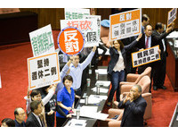 勞基法加碼送?增特休還給加班費 闖關失敗下周再戰