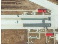 興城基地出現大型無人機 停2條彈射器跑道中間