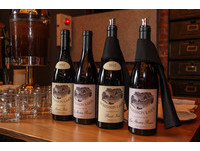 頂級澳洲酒莊送暖 紅酒義賣救助老毛孩