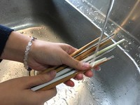 筷子習慣「整把」搓洗？　原來大家都洗錯了
