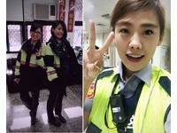 大眼短髮正女警 柔勸跳樓大叔:有苦可以打電話跟我說