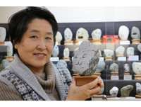 石頭臉出來　來去日本逛人面石博物館