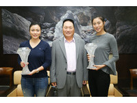 東慈董事長王令麟獎助詹詠然姊妹 盼2017闖出好成績