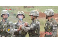 解放軍如何「練膽」? 坦克頭頂過+炸彈俄羅斯輪盤